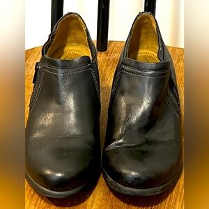 Black 8.5 Natural Soul Shoes With Zipper and About 1” Heels